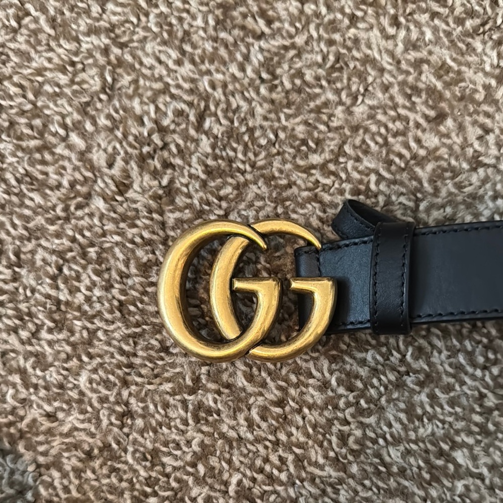 Gucci Black Belt with Gold GG Buckle - Picture 2 of 4